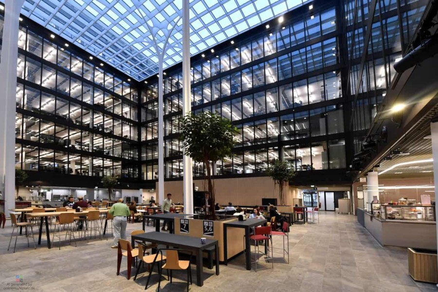 Amazon Headquarter München MUC21 in der Anni-Albers-Straße 21
Foto: Marcus Schlaf, 03.12.2025 Amazon eröffnet neuen Hauptsitz München: Zentrale Bündelung der Corporate Teams in der Parkstadt Schwabing