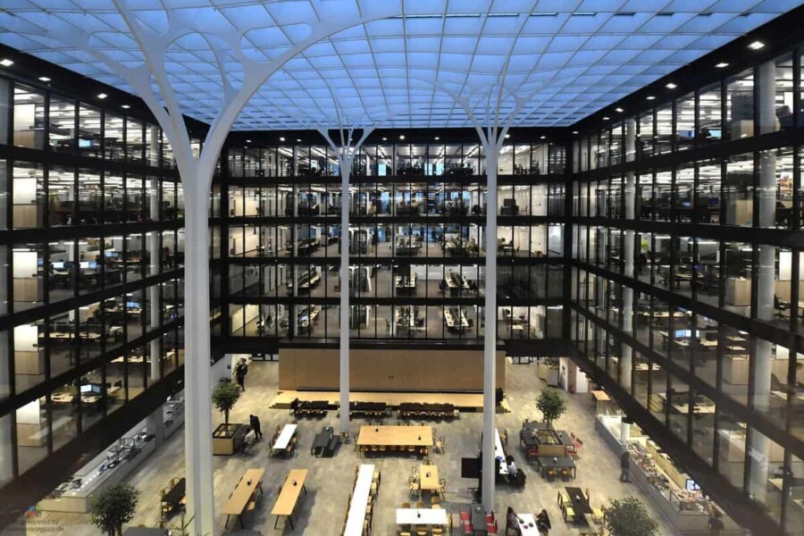 Amazon Headquarter München MUC21 in der Anni-Albers-Straße 21
Foto: Marcus Schlaf, 03.12.2025